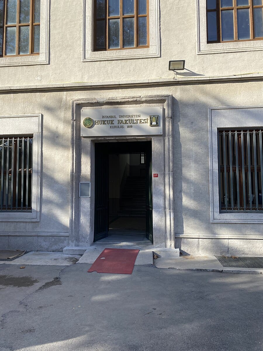 İstanbul Üniv.Hukuk Fakültesi Karbon Fiber Uygulaması